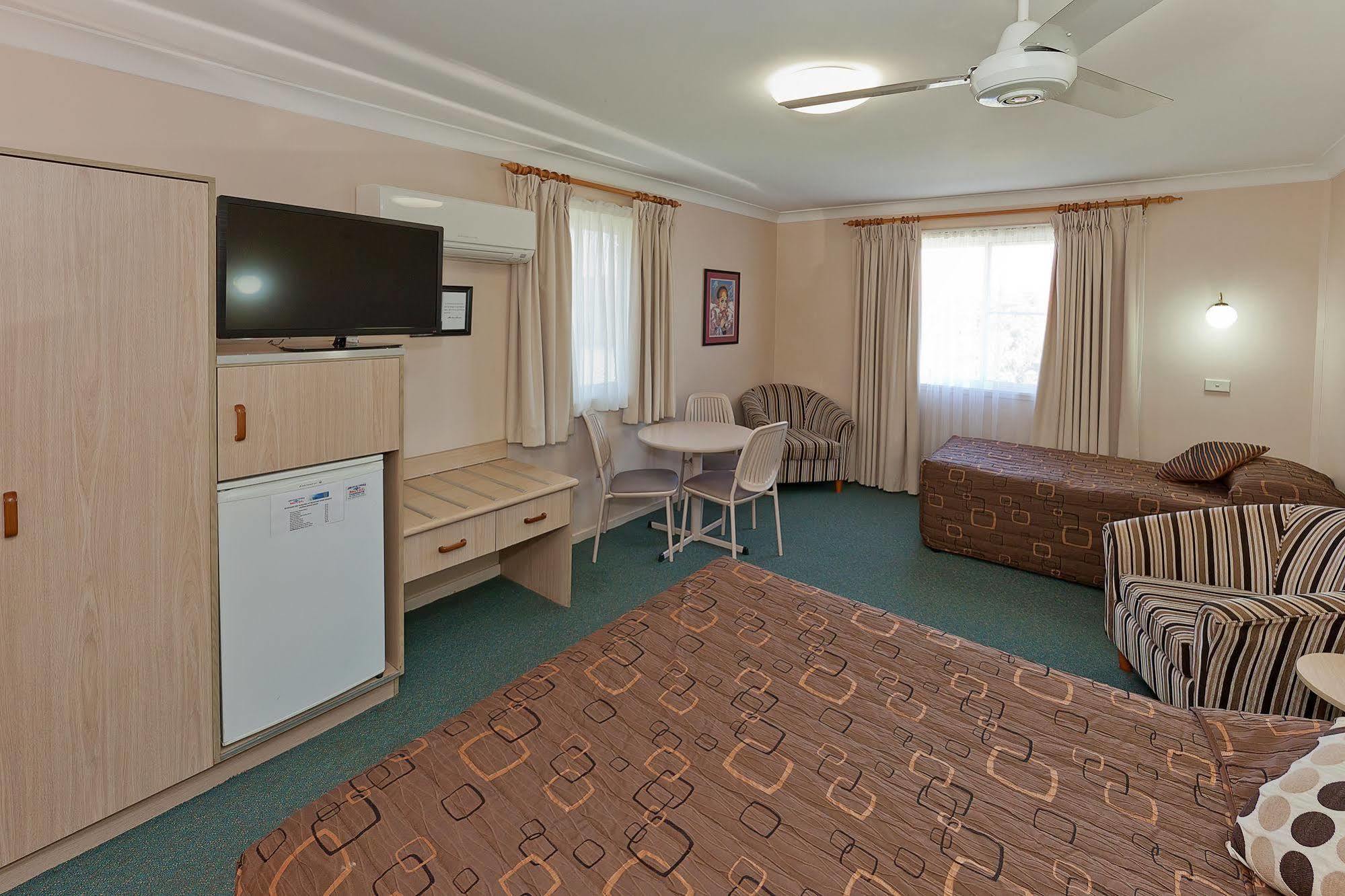 Abraham Lincoln Motel แทมเวิร์ธ ภายนอก รูปภาพ